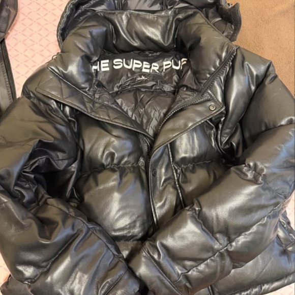 Aritzia | Superpuff Short Jacket Black - Picture 2 of 4